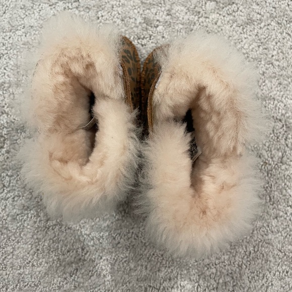 Baby Cassie Leopard Ugg Boots - Picture 4 of 6